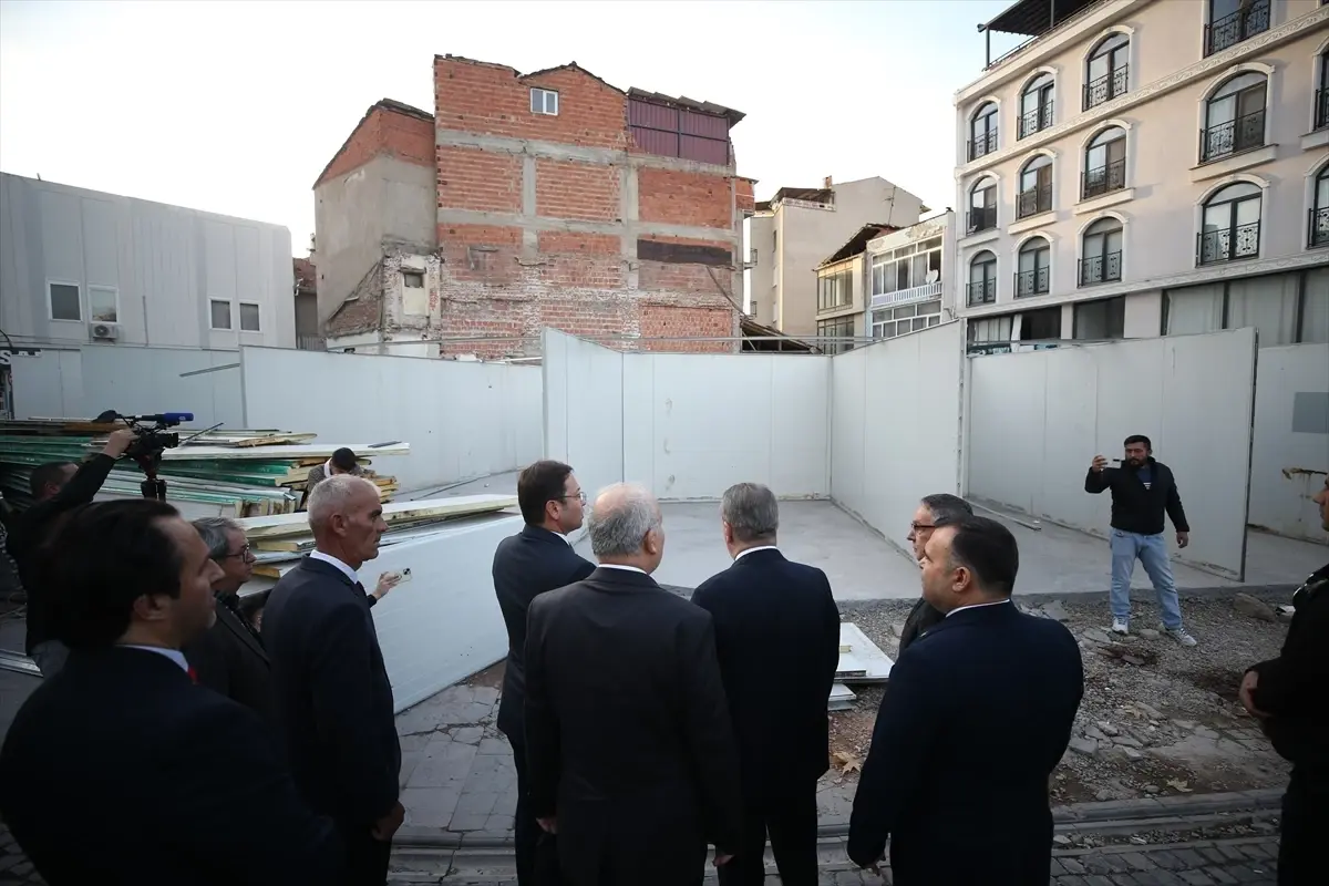 BBP Genel Başkanı Destici, Balıkesir Sındırgı’da Deprem Bölgesini Ziyaret Etti ve Vatandaşların Taleplerini Dinledi