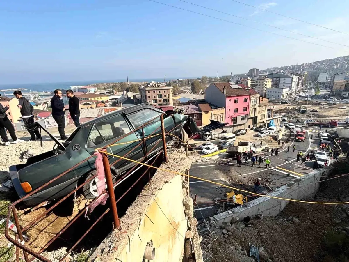 Trabzon’da Freni Boşalan Belediye Kamyoneti Yokuş Aşağı Düştü