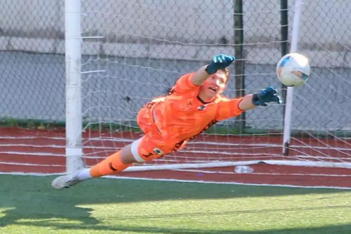 Beşiktaş, Galatasaray’ın da Gözüne Düşen 16’lık Kaleci Alp Özge’yi Deneme Antrenmanlarına Alarak Yetenek Avına Çıktı