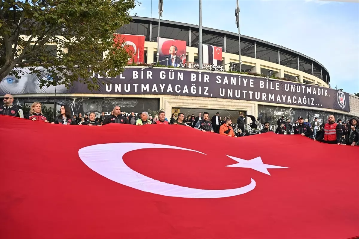 Beşiktaş, Atatürk’ü Dolmabahçe’de Andı
