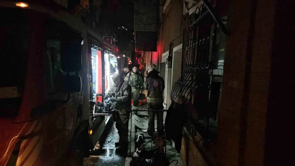 İstanbul Beyoğlu’nda Korkutan Yangın