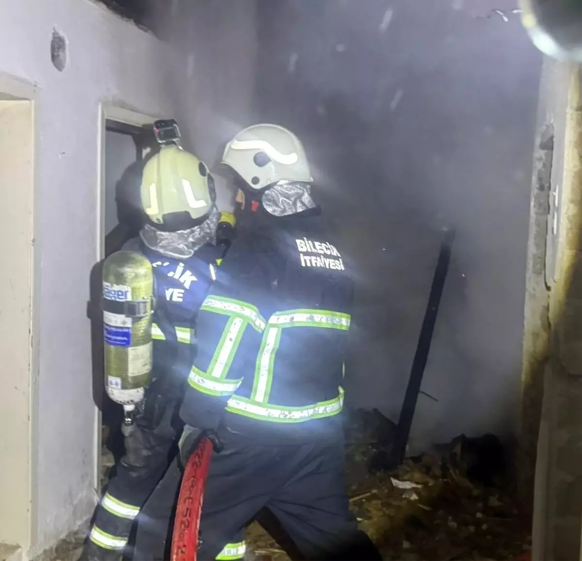 Bilecik’te Metruk Binada Yangın Çıktı