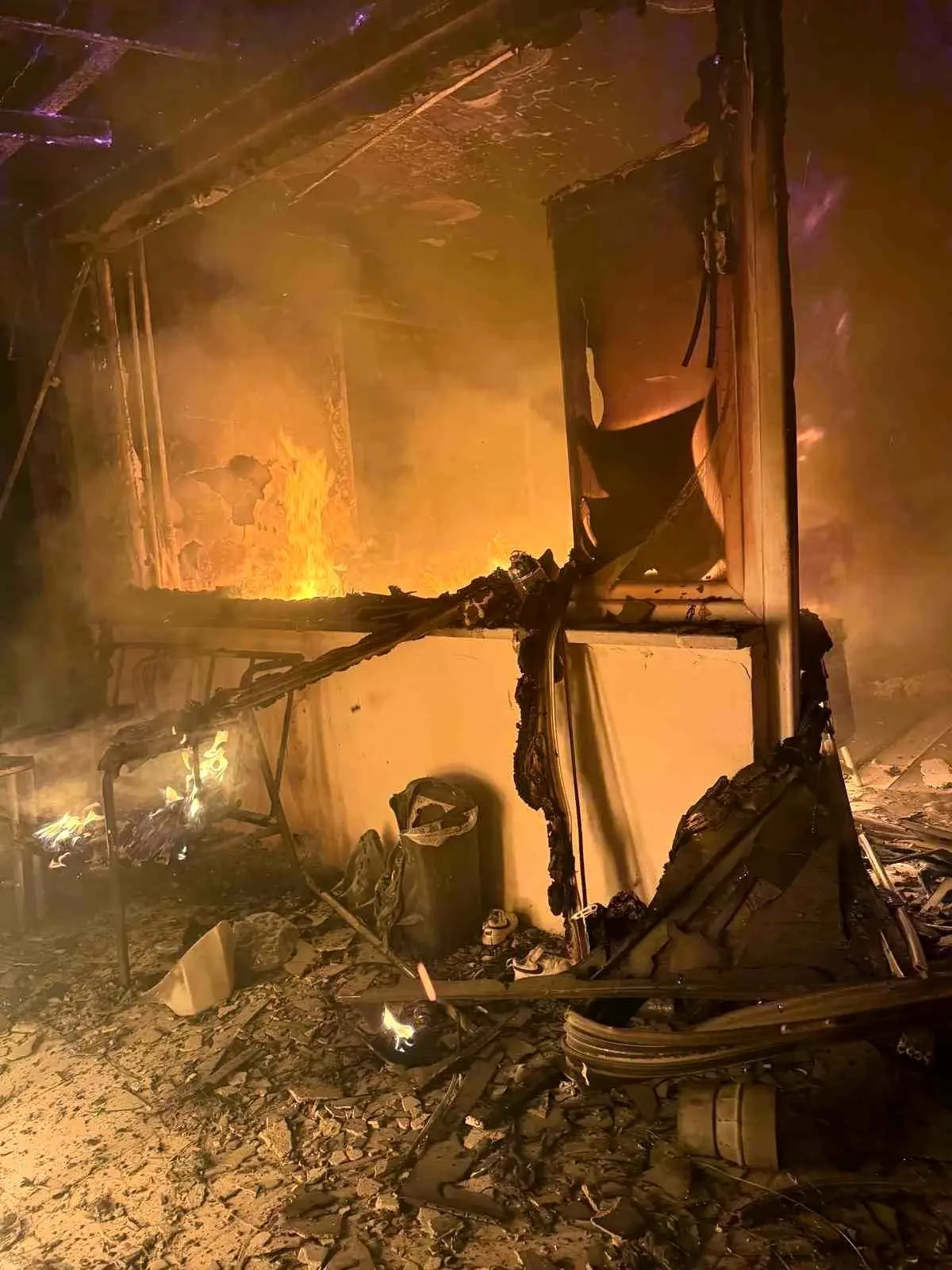 Bolu’da Korkutan Yangın: Örencik Köyündeki Ev Kül Oldu!