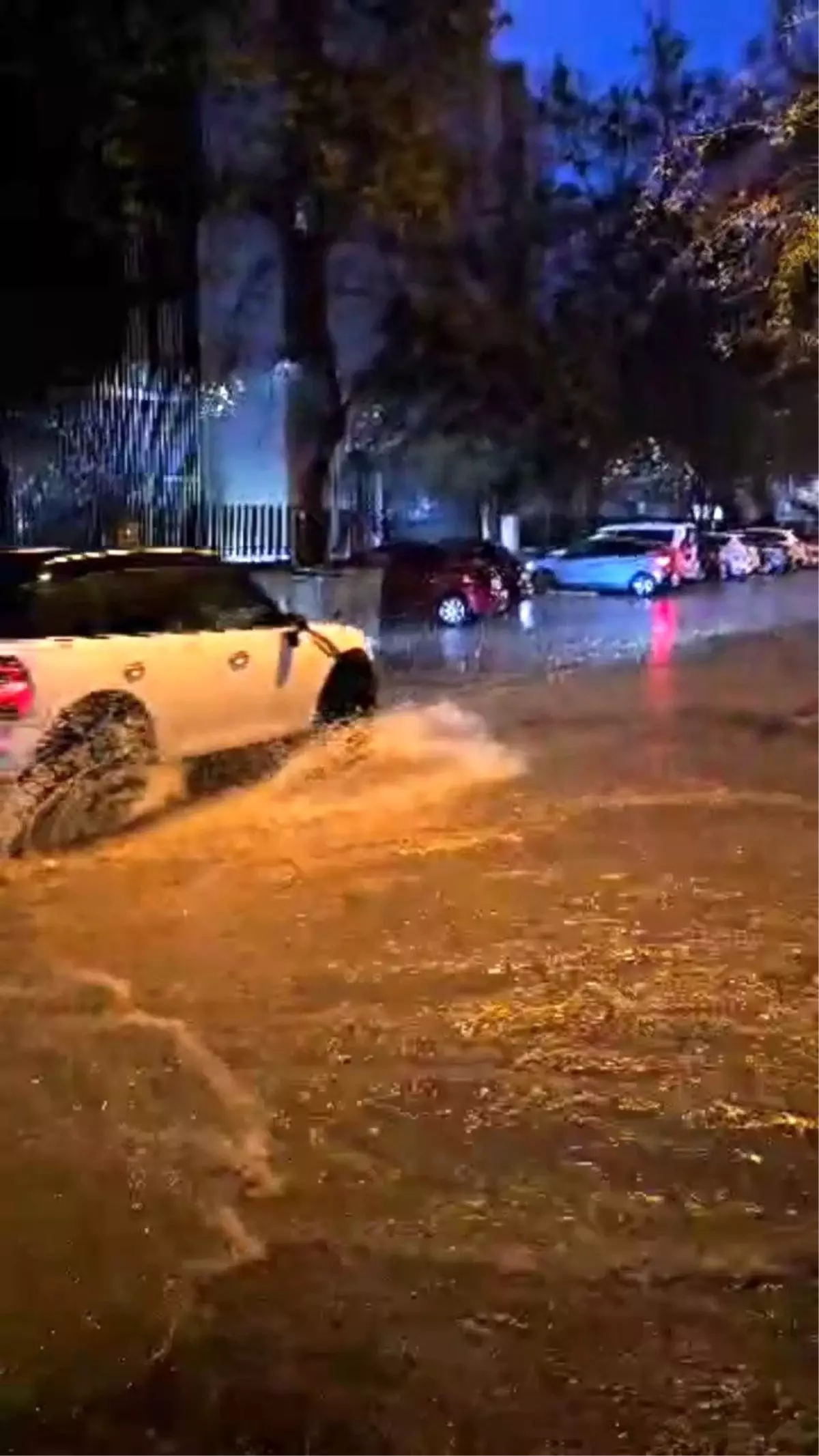 Çanakkale’de Sağanak Yağış Hayatı Olumsuz Etkiledi