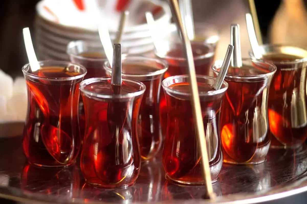 Çayın yanında getirdikleri limona bile para istediler