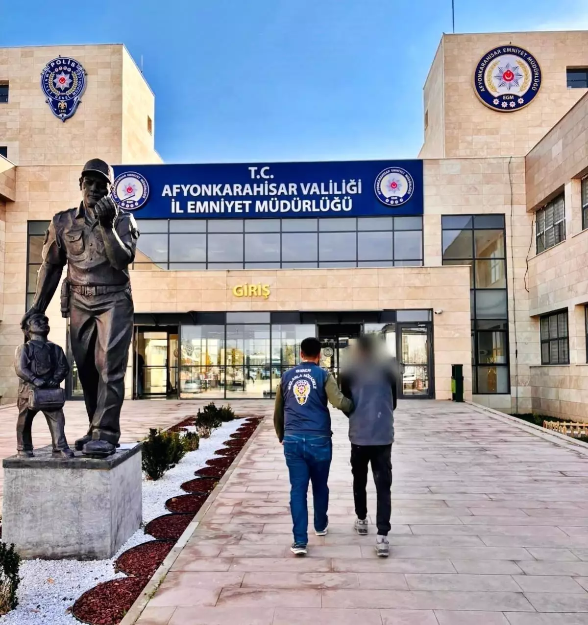 Afyonkarahisar’da Aranan İki Şahıs Yakalandı