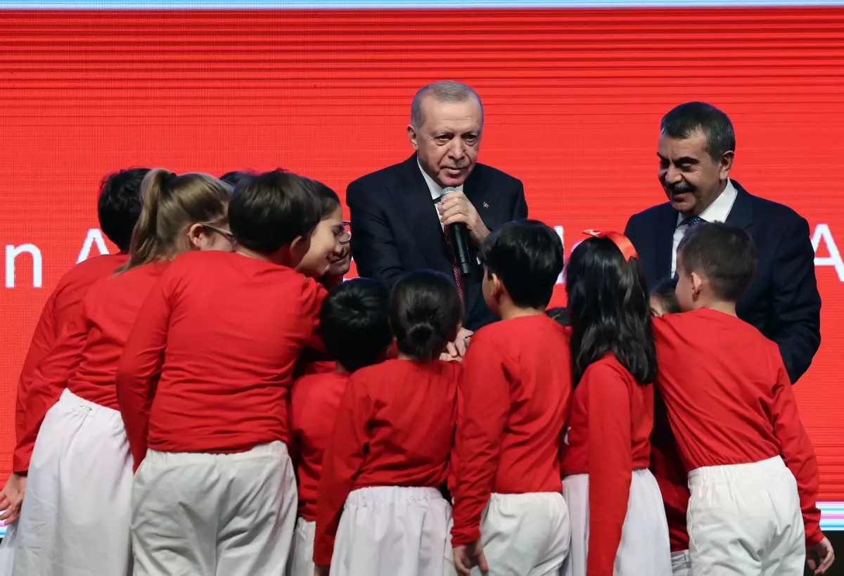 Cumhurbaşkanı Erdoğan: Evlatlarımız 20‑25 kişilik sınıflarda eğitim görüyor