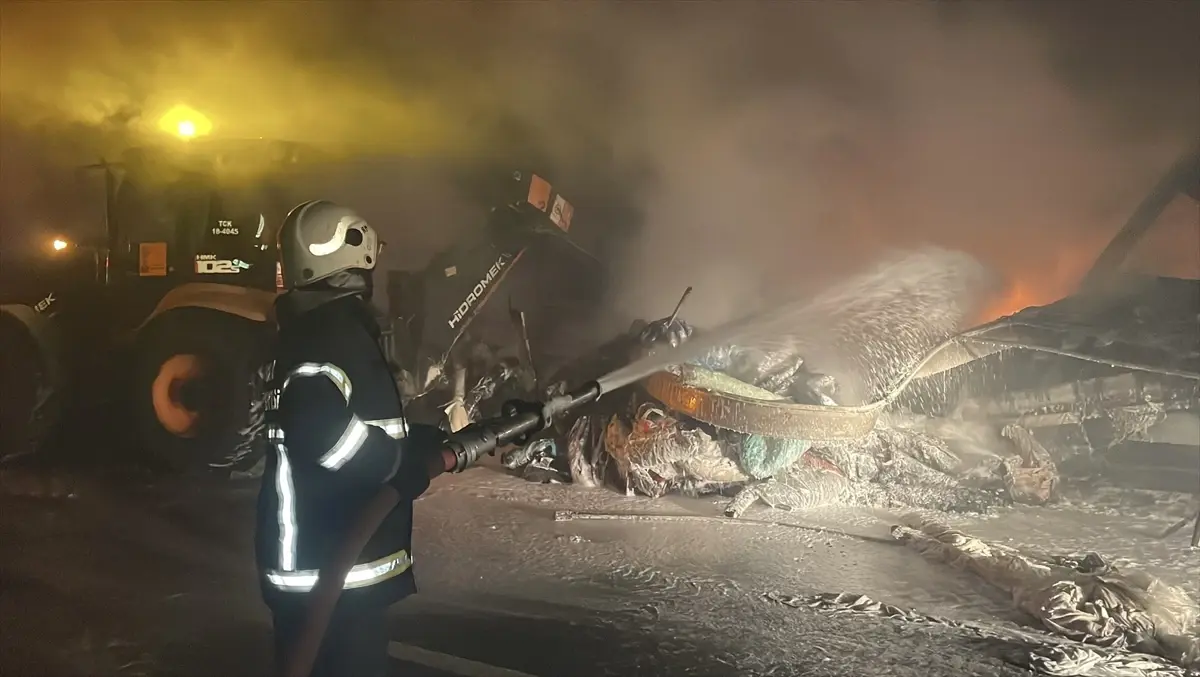 Bolu’da Tekstil Yüklü Tır Yangını Ulaşımı Aksattı