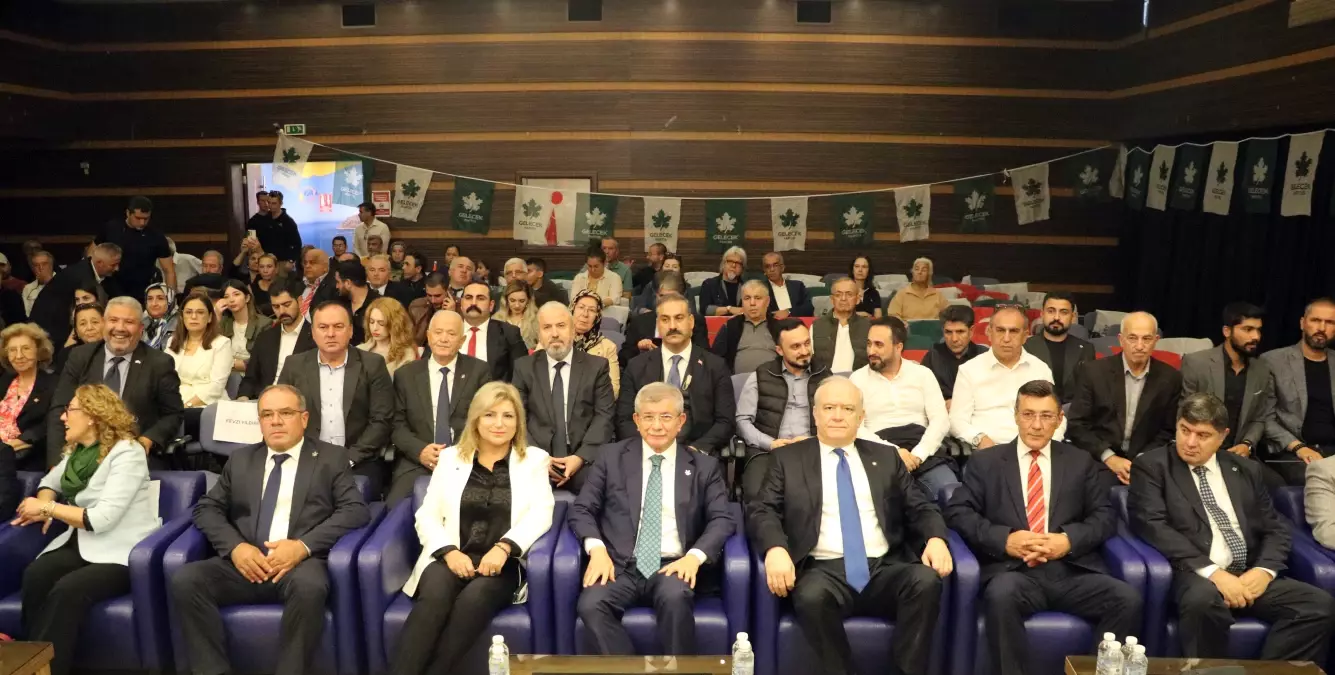 Ahmet Davutoğlu: Uçak Kazaları ve Ekonomik Kriz Üzerine Açıklamalar Yaptı