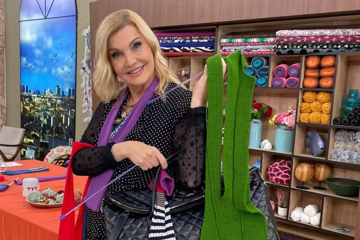 Derya Baykal yine yaptı yapacağını: Sıfır Maliyetli Telefon Çantası