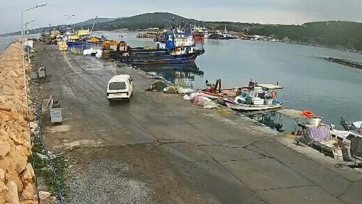 Didim’de Kamyonet Denizle Buluştu