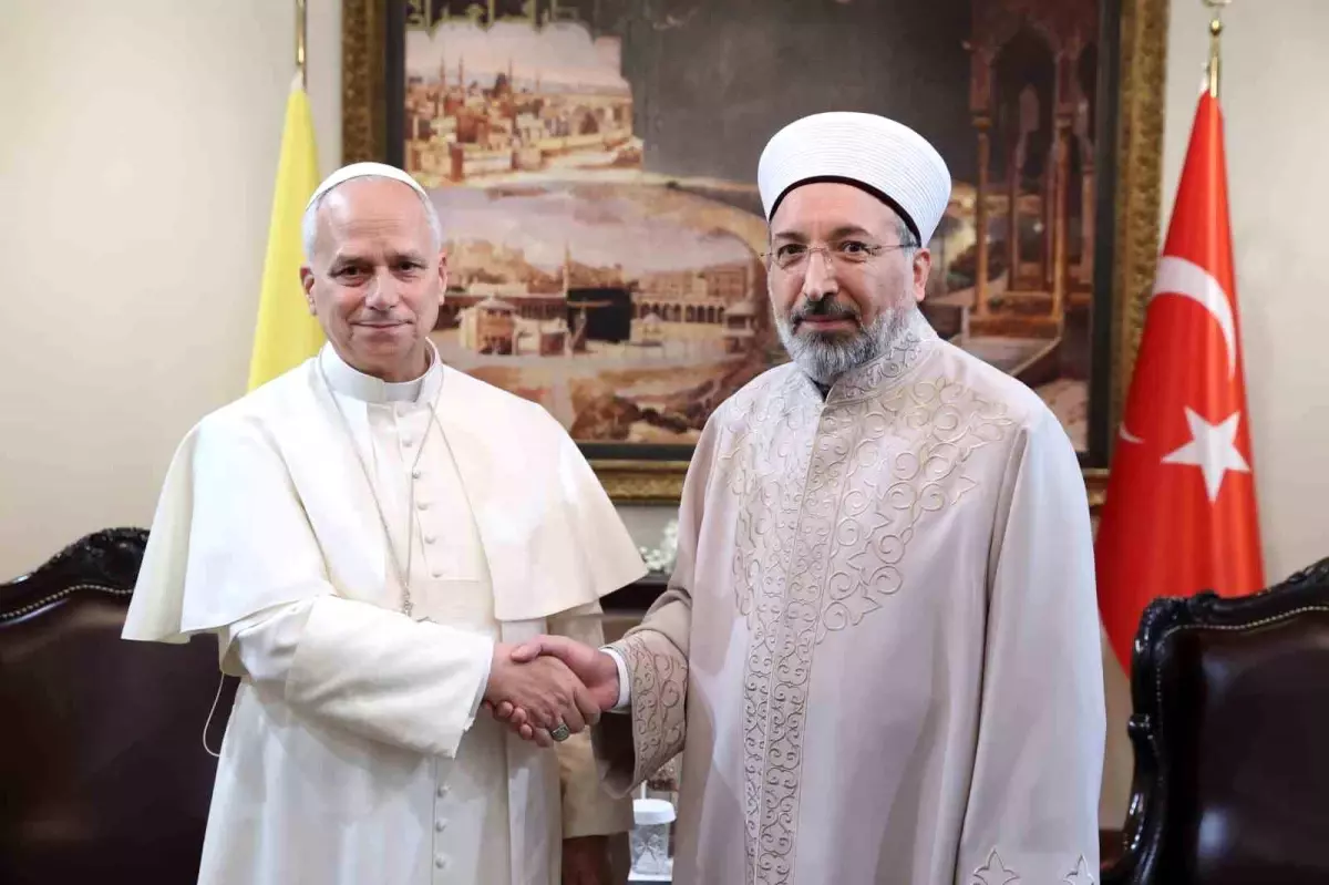 Papa Leo, Diyanet Başkanı Safi Arpaguş ile Kapalı Görüşme Gerçekleştirdi