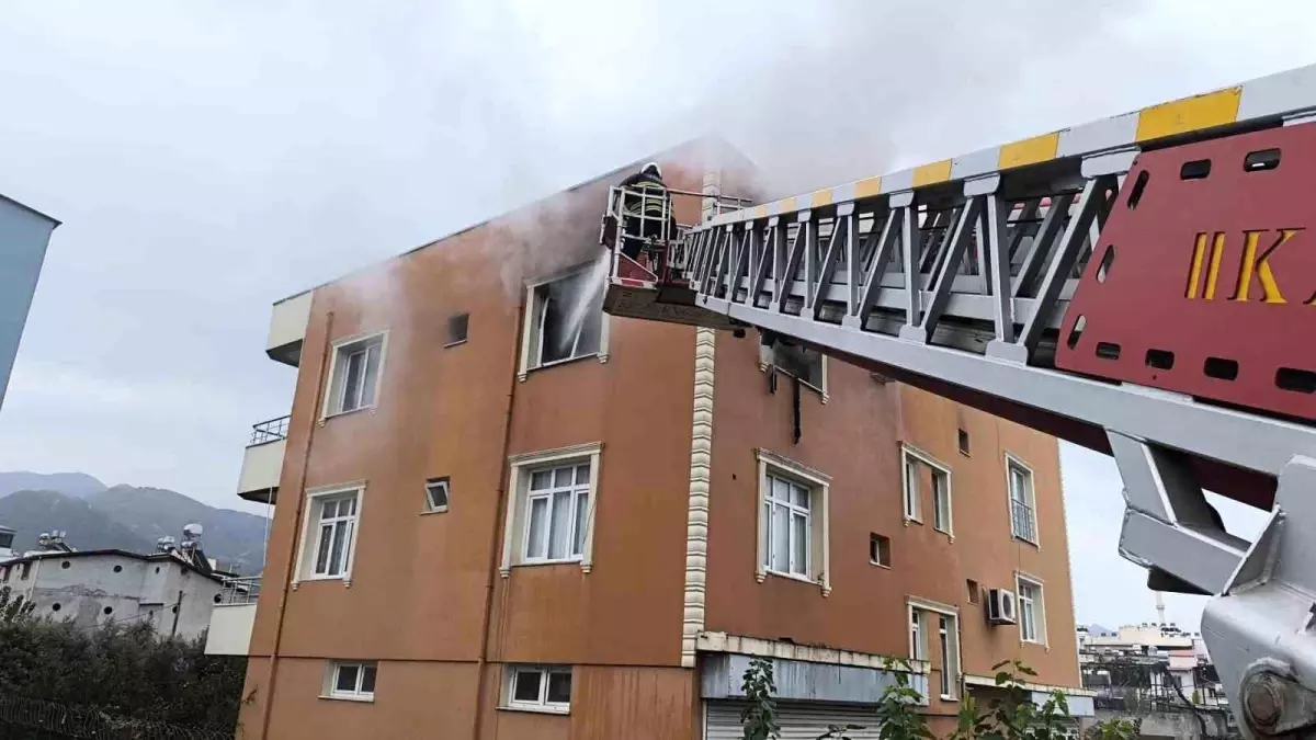 Dörtyol’da Apartman Yangını Kısa Sürede Söndürüldü
