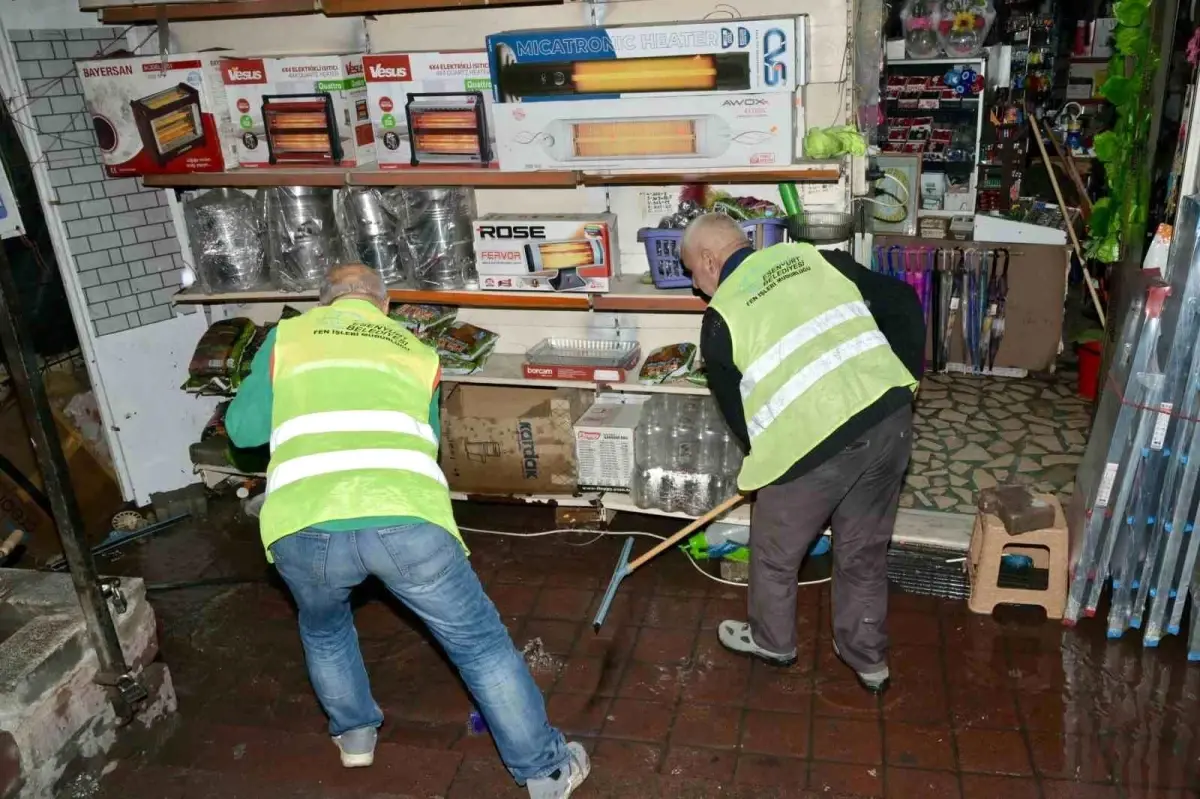 Esenyurt Belediyesi, Yağışlar Sonrası Su Baskınlarına Karşı Hızla Müdahale Ediyor