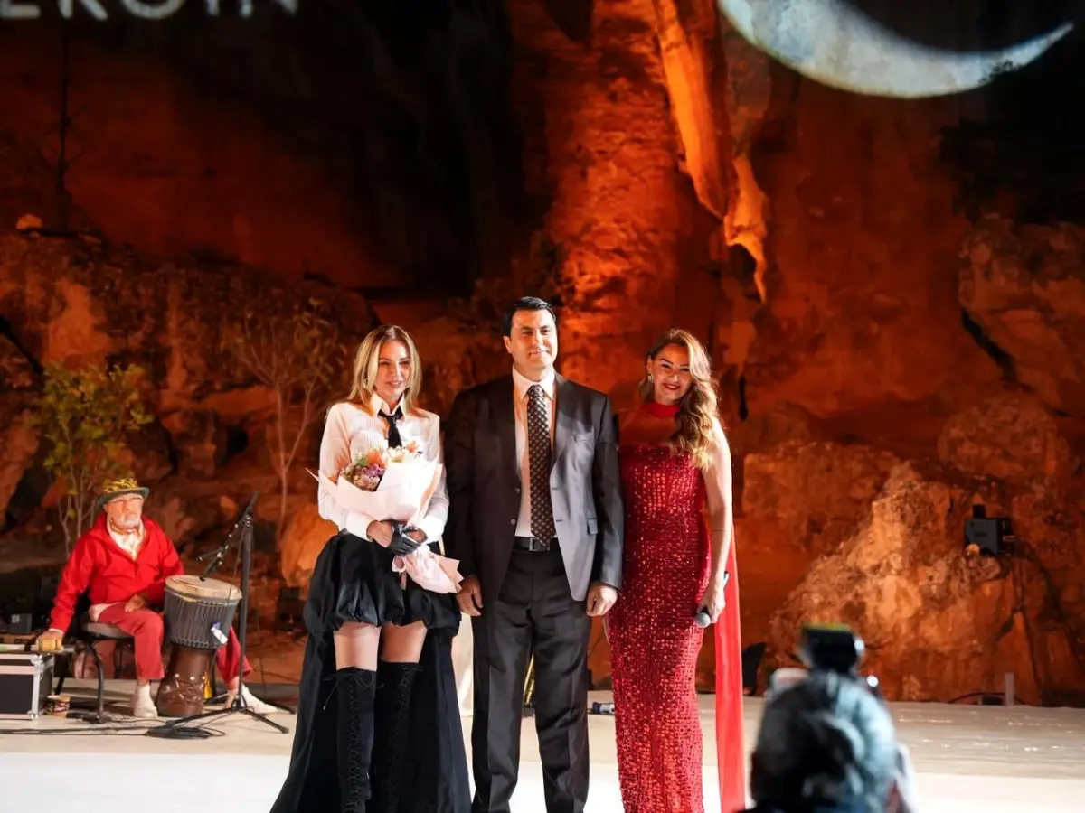 Dülük’te tarih, sanat ve moda bir araya geldi: Miras Defilesi büyük ilgi topladı