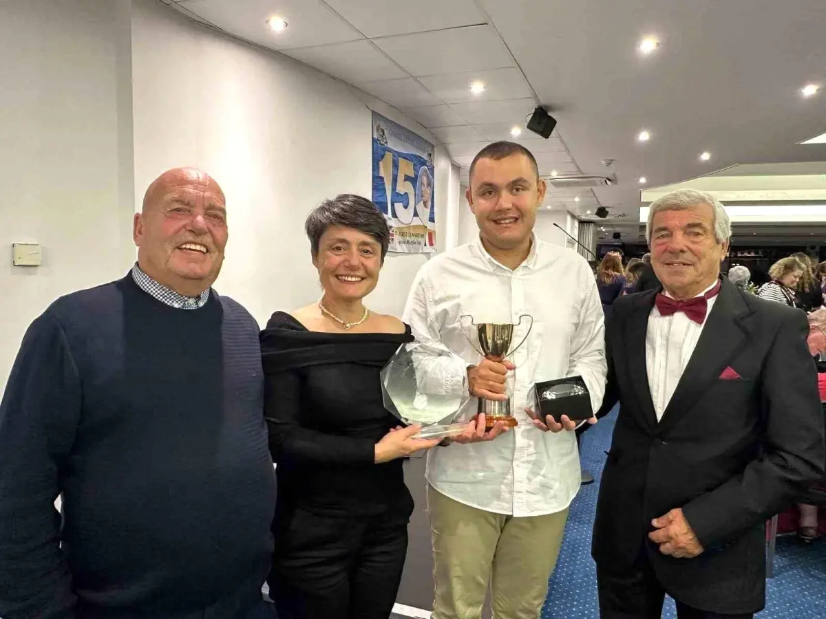 Tuna Tunca, Manş Denizi’ni Yüzerek Geçti ve İki Uluslararası Ödül Kazandı