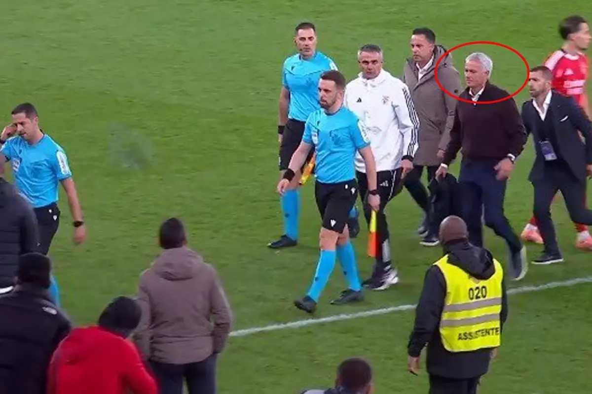 Düşme hattındaki takıma puan kaybeden Mourinho hakemlerin üzerine yürüdü