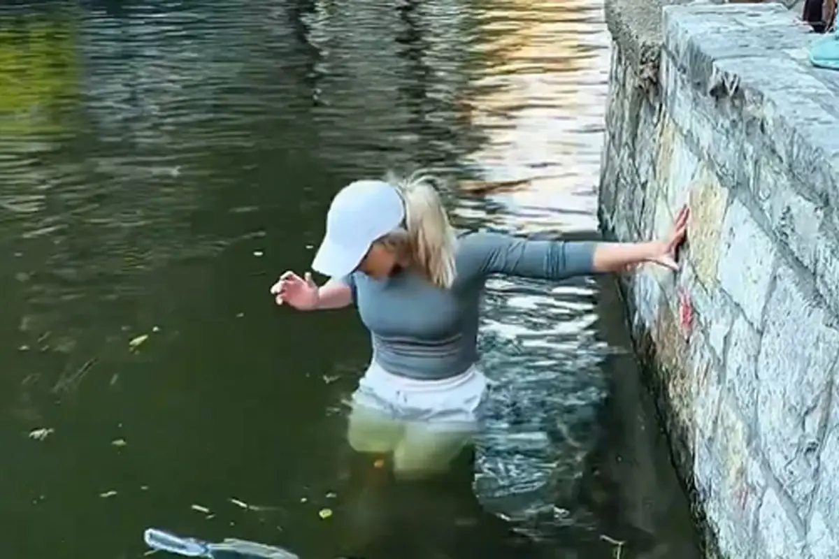 Kadın Telefonunu Kurtarmak İçin Nehre Atladı, E‑coli Riskiyle Karşı Karşıya!