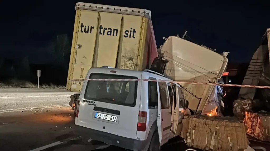 Edirne’de Zincirleme Trafik Kazası: 1 Ölü, 1 Yaralı