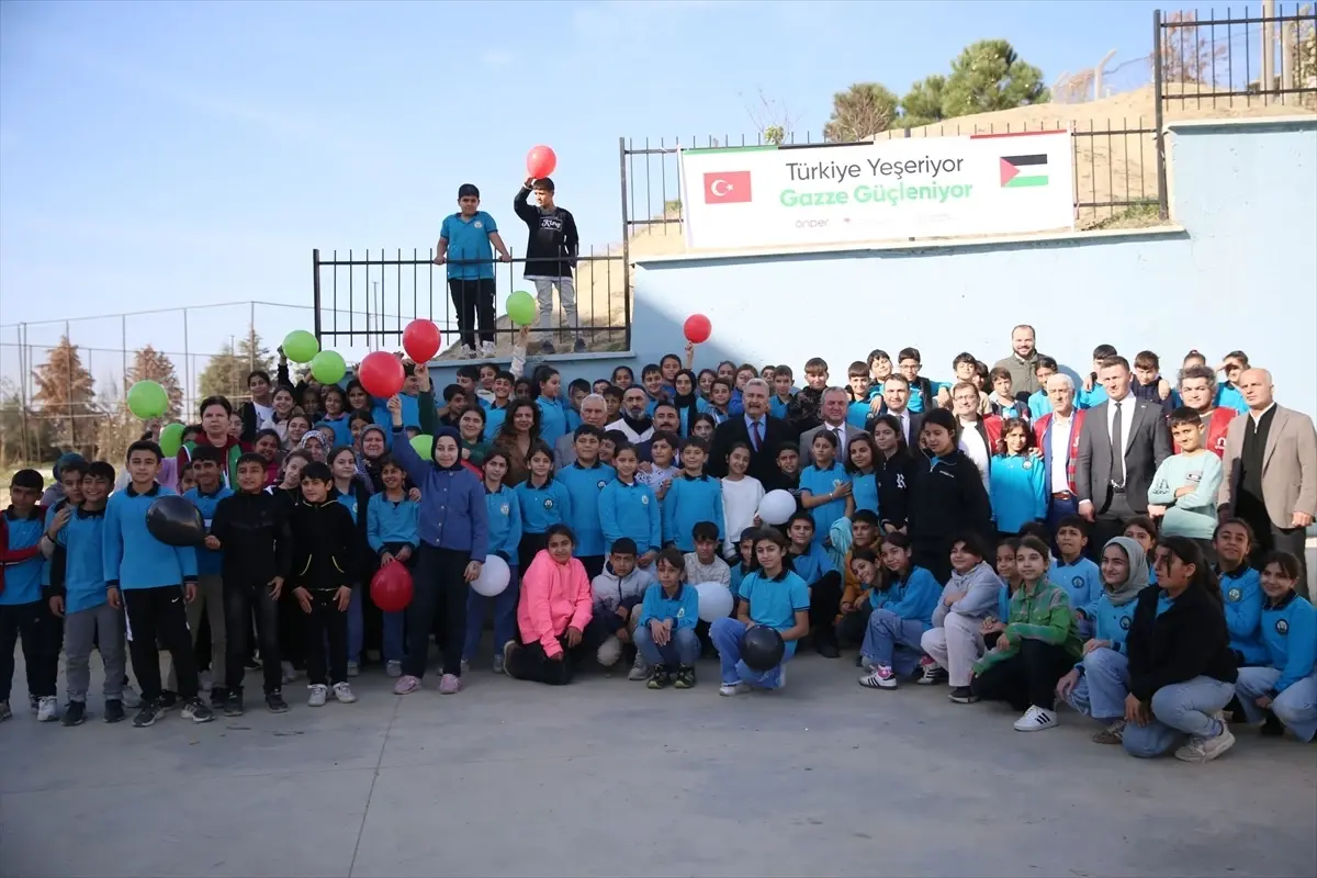 Fidan Dikim Etkinliğiyle Barış Mesajı