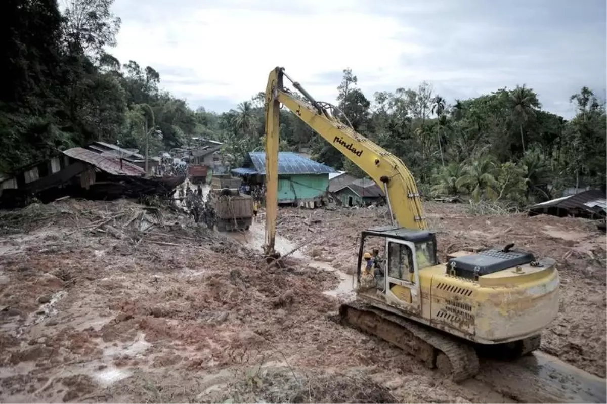 Endonezya’da Sel ve Toprak Kaymalarında 303 Kişi Hayatını Kaybetti