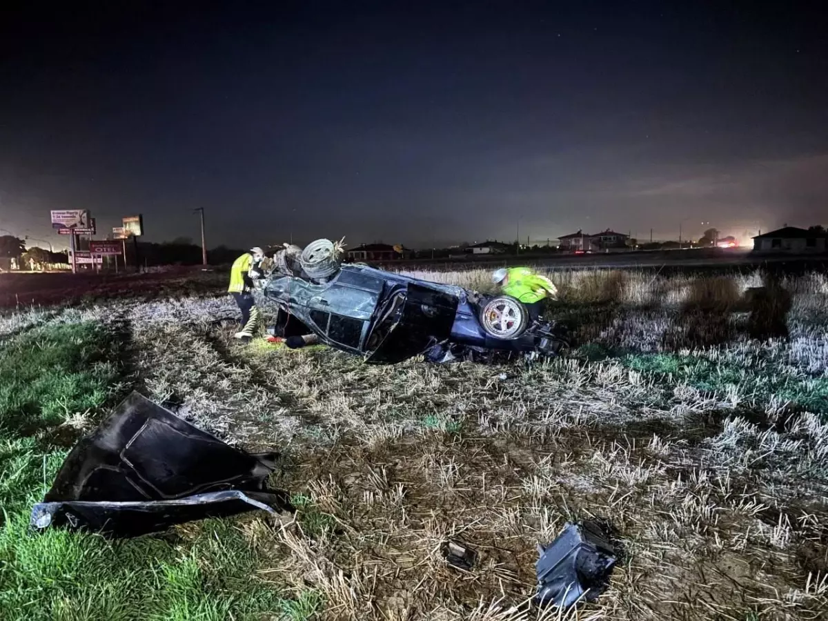 Erzincan’da Otomobil Takla Attı: 2 Kişi Yaralandı