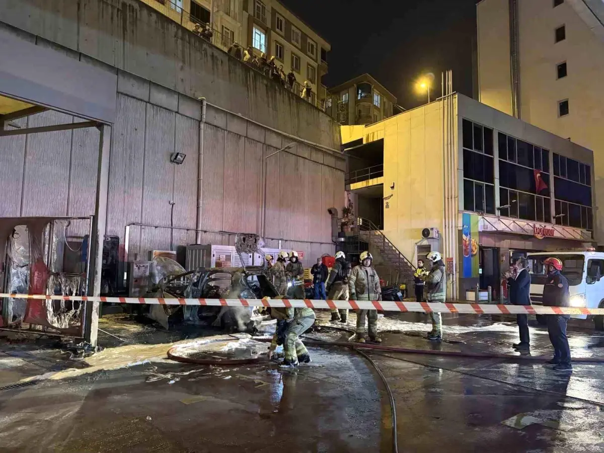 Elektrikli Araç Benzinlikte Patladı