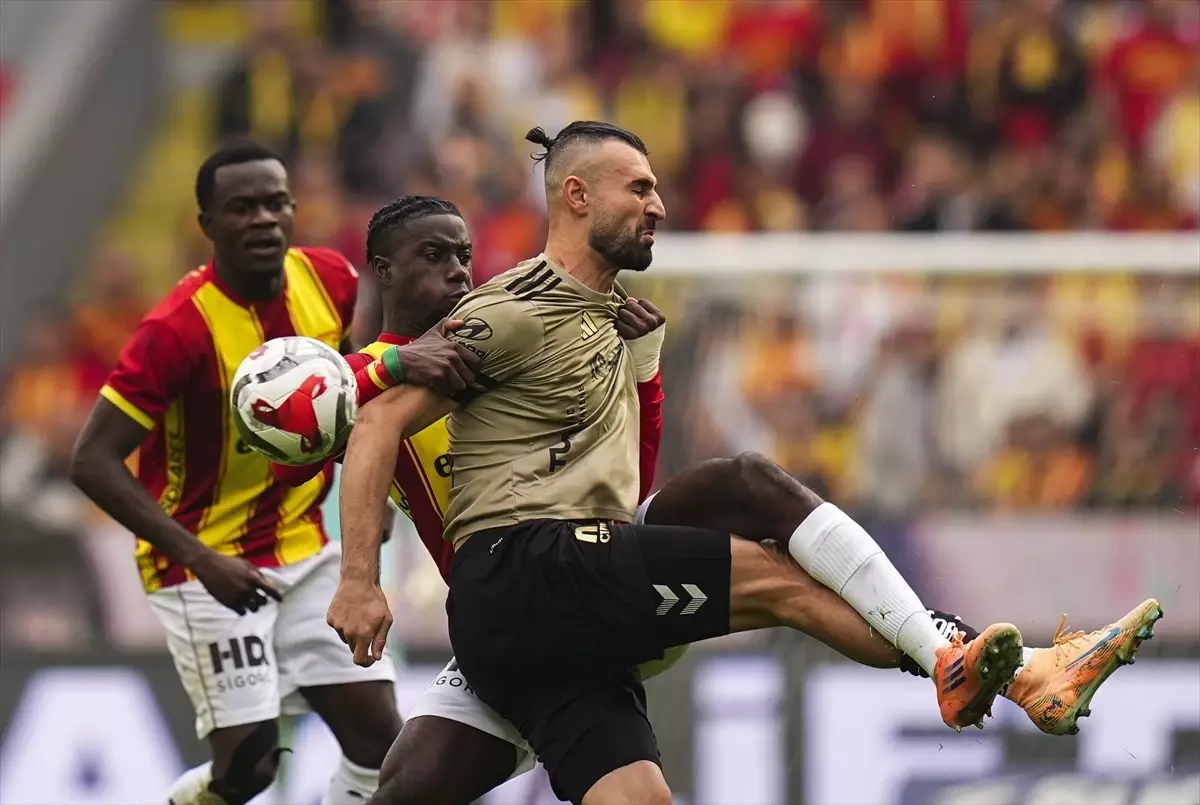 Göztepe-Kocaelispor Maçında İlk Yarı Golsüz Bitti