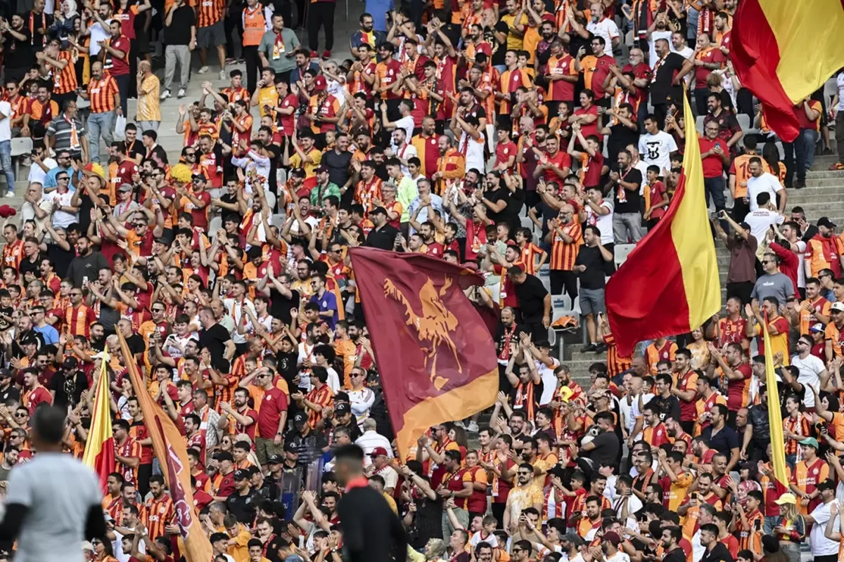 Galatasaray’ın Retro Formalarından 200 Milyon Lira Üzerinde Rekor Gelir!