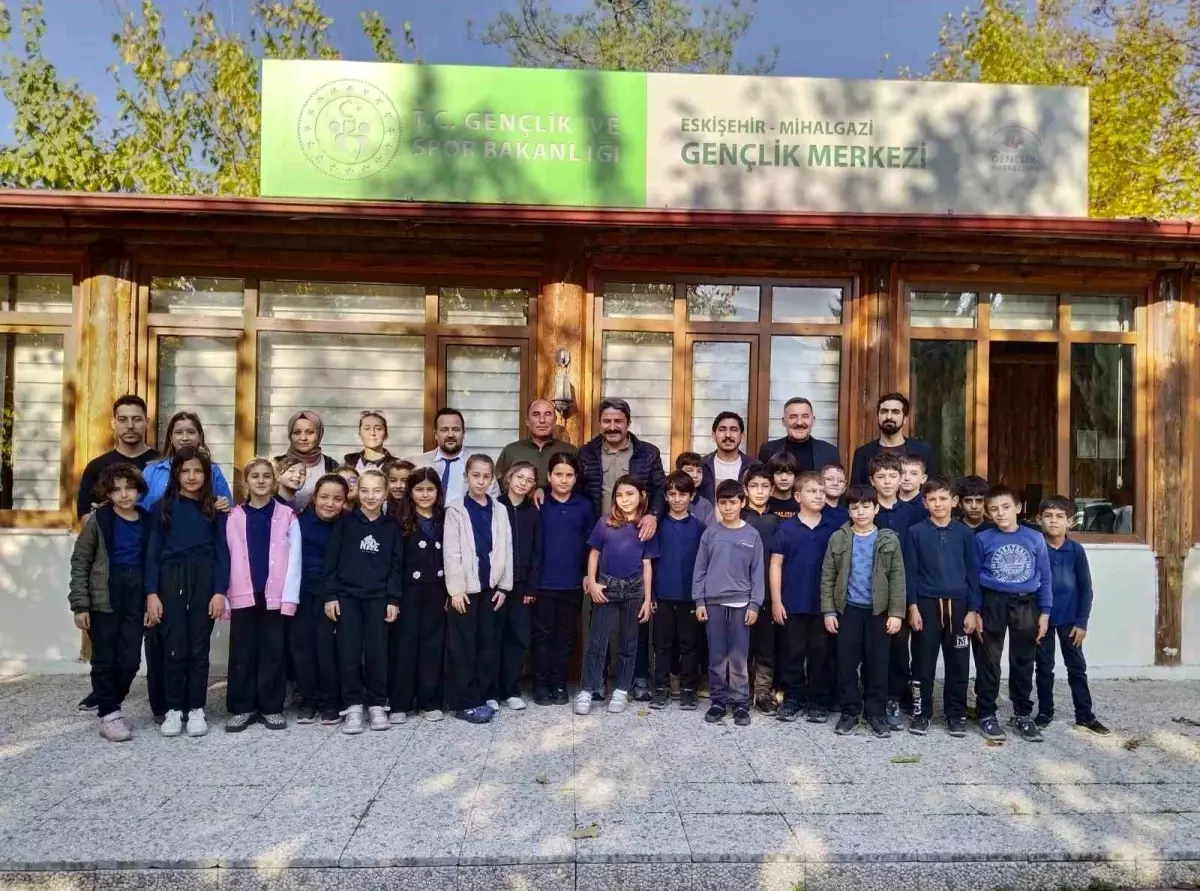 Hasan Kalın, Mihalgazi Gençlik Merkezi’nde Gençlerle Buluştu ve Faaliyetleri İnceledi