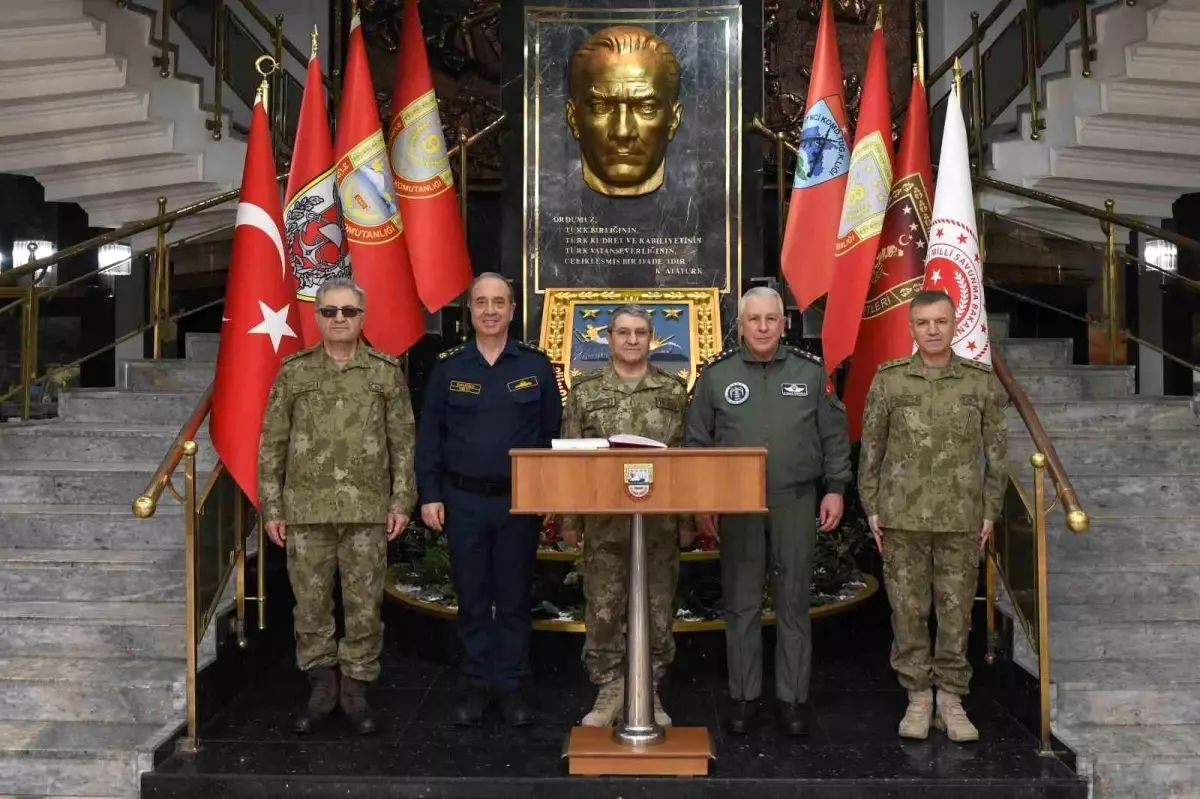 Genelkurmay Başkanı Bayraktaroğlu Erzincan’da 3’üncü Ordu’yu İnceledi