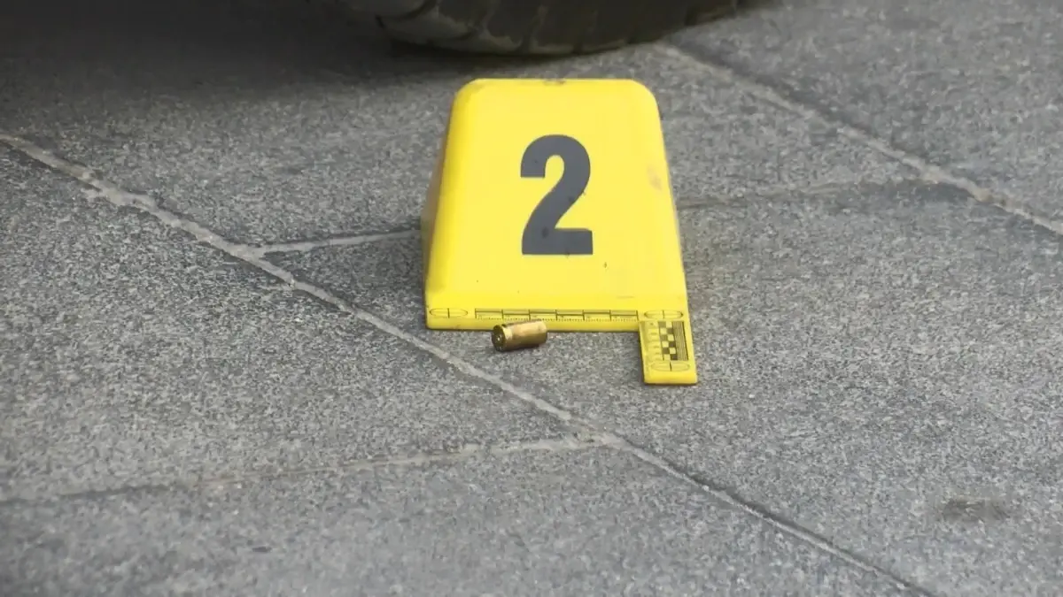 KARGOCU İLE İŞLETME SAHİBİ ARASINDA KAN DİLİLEN SİLAHLI KAVGÂ