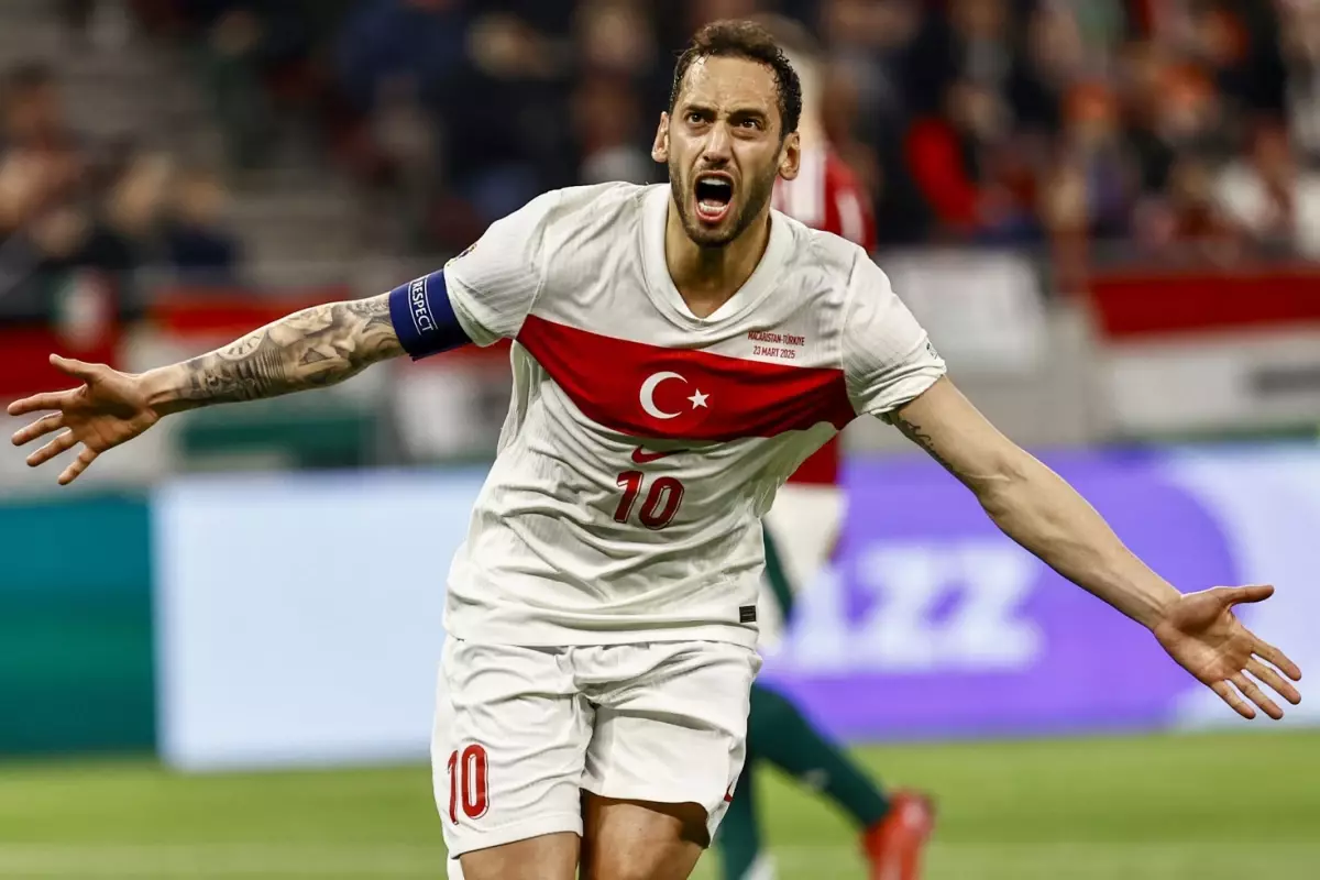 Hakan Çalhanoğlu, Bülent Korkmaz’ı yakaladı