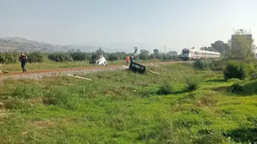 Aydın’da Tren Kamyonete Çarptı: Sürücü Hafif Yaralı