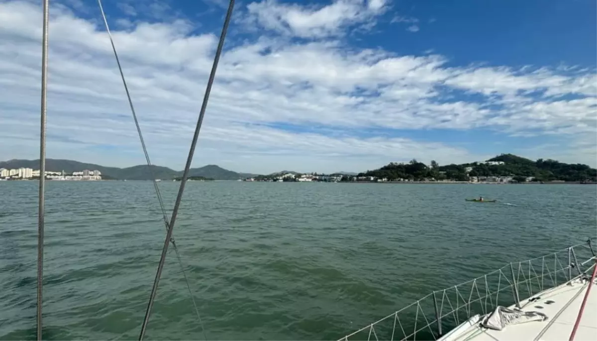 Holliday, Lantau’yu Yüzerek Dolaşan İlk Kişi Oldu