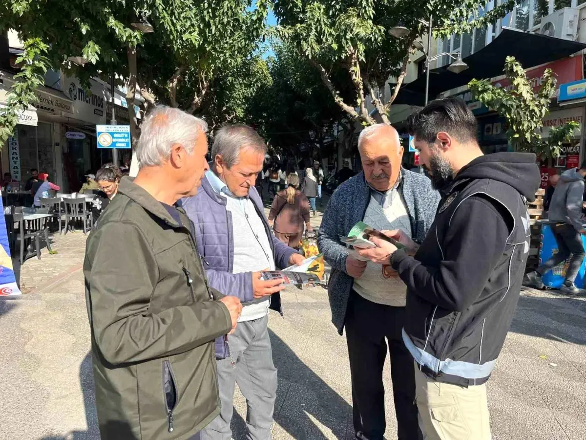 Aydın’da Narkotik Ekipleri Cuma Pazarında Uyuşturucu Bilinçlendirme Standı Kurdu