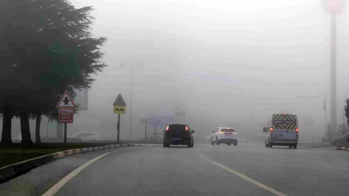 İnegöl’de Yoğun Sis Hayatı Olumsuz Etkiledi
