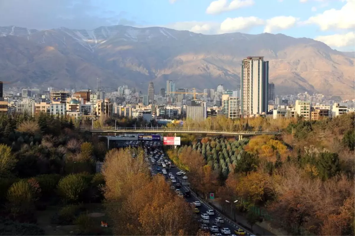 Tahran’da Hava Kirliliği Alarm Verdi: Okullar Kapandı, Uzaktan Çalışma Zorunlu Hale Geldi