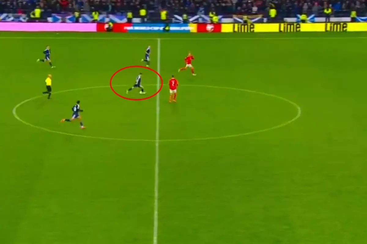 İskoçya’dan Tarihi Zafer! 90+9’da Orta Sahadan Attı, 27 Yıl Sonra Dünya Kupası’na Götürdü