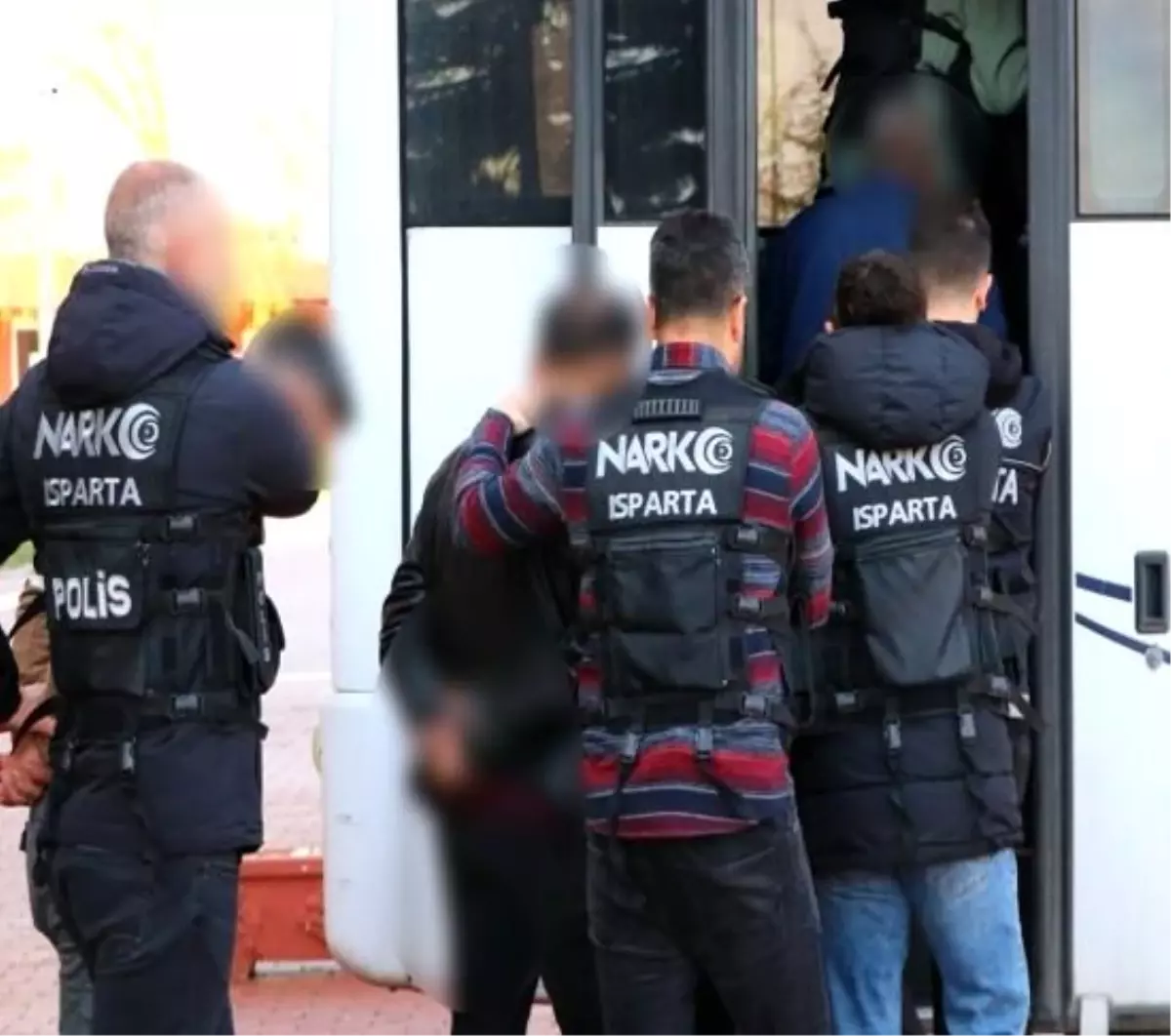 Isparta’da Uyuşturucu Ticareti Zanlıları Yakalandı