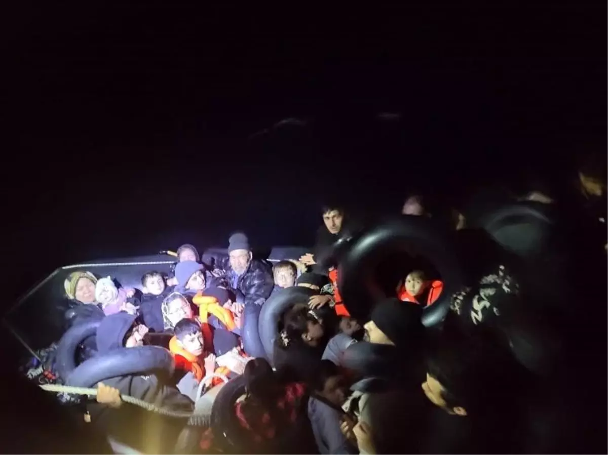 İzmir Açıklarında Göçmen Operasyonu: 14 Kurtarıldı, 35 Yakalandı