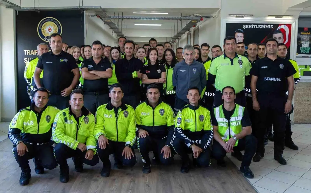 İzmir’de 34 Motosikletli Trafik Polisi Yeni Şahinler Olarak Göreve Başladı