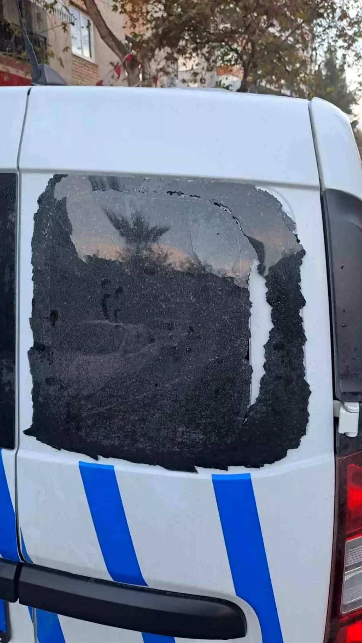 İzmir’de Polis Ekiplerine Saldırı