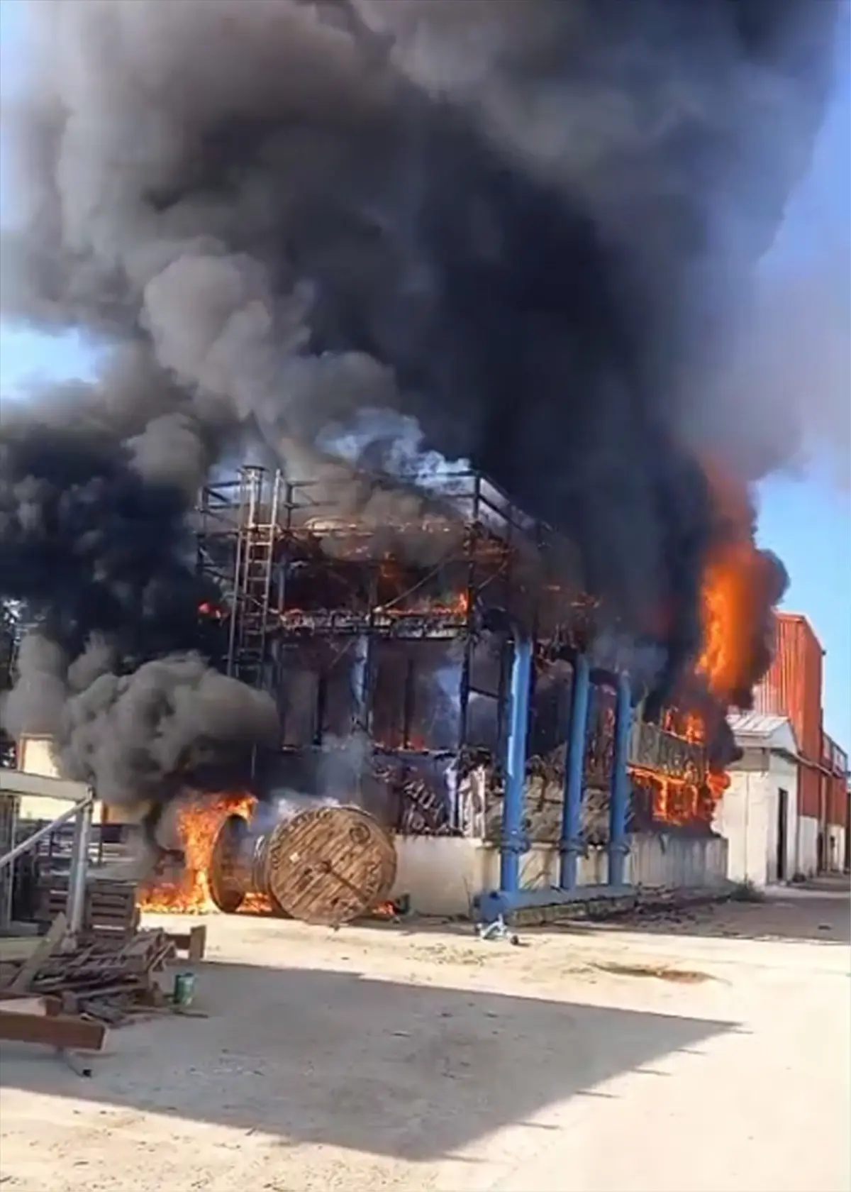 Ödemiş’te Salça Fabrikasında Yangın