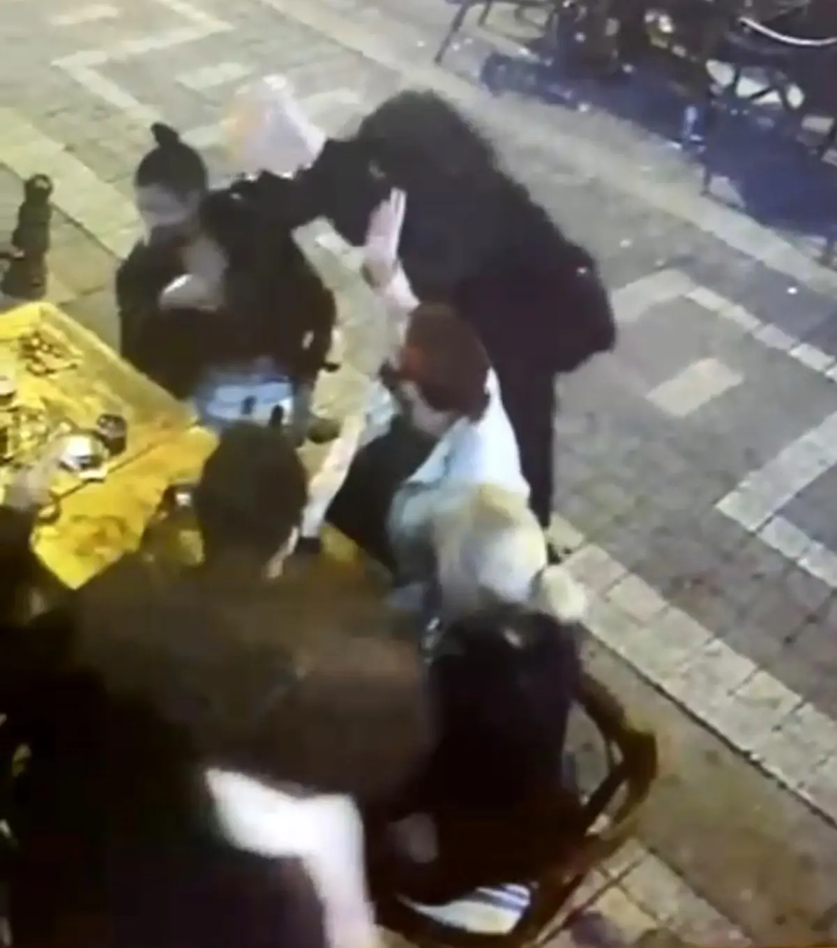 Kadıköy’de Yanıcı Madde ile Ateşe Verilen Kadın Ağır Yaralı