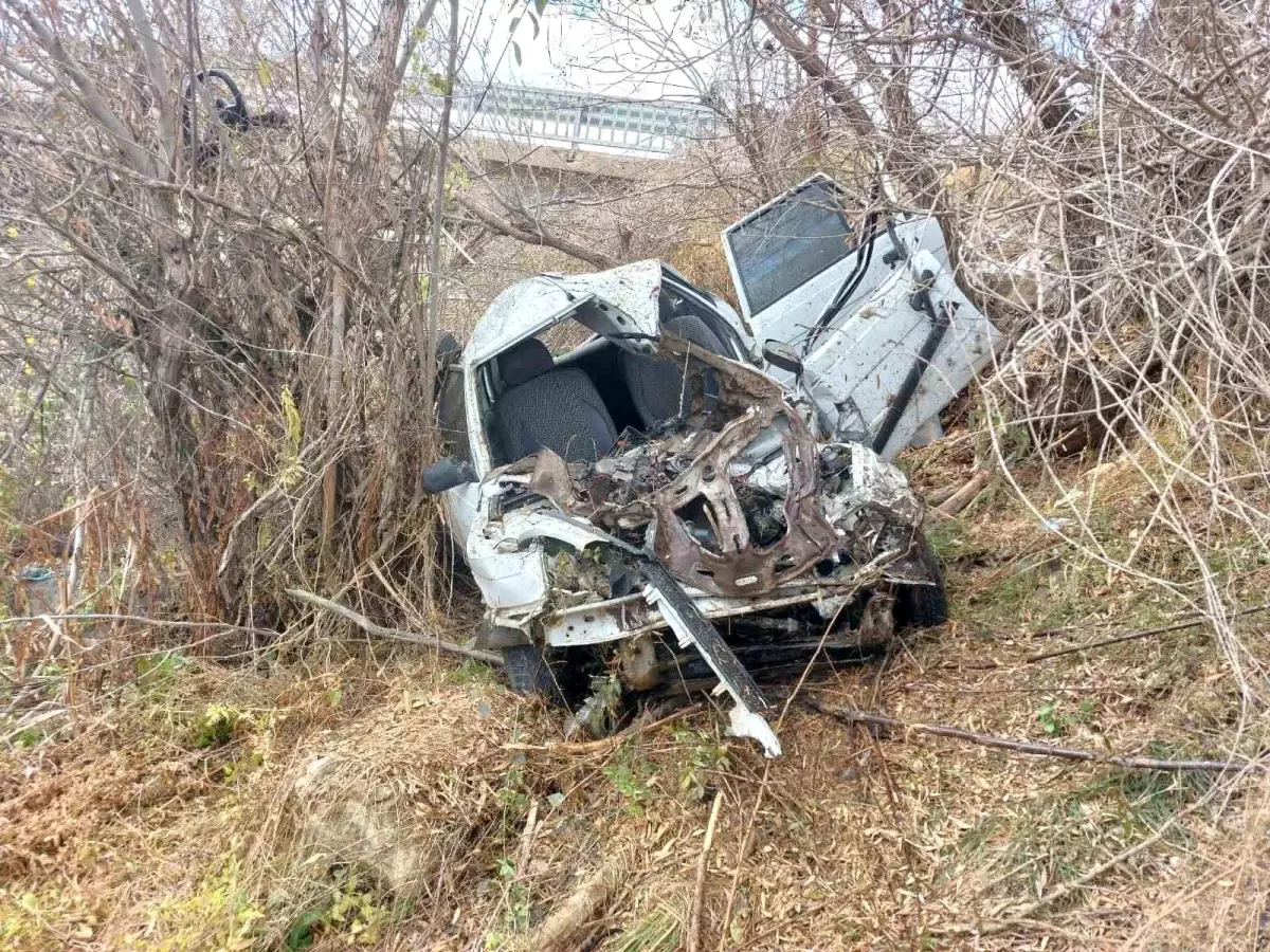 Trafik Kazası: Anne Hayatını Kaybetti, Oğlu Ağır Yaralandı