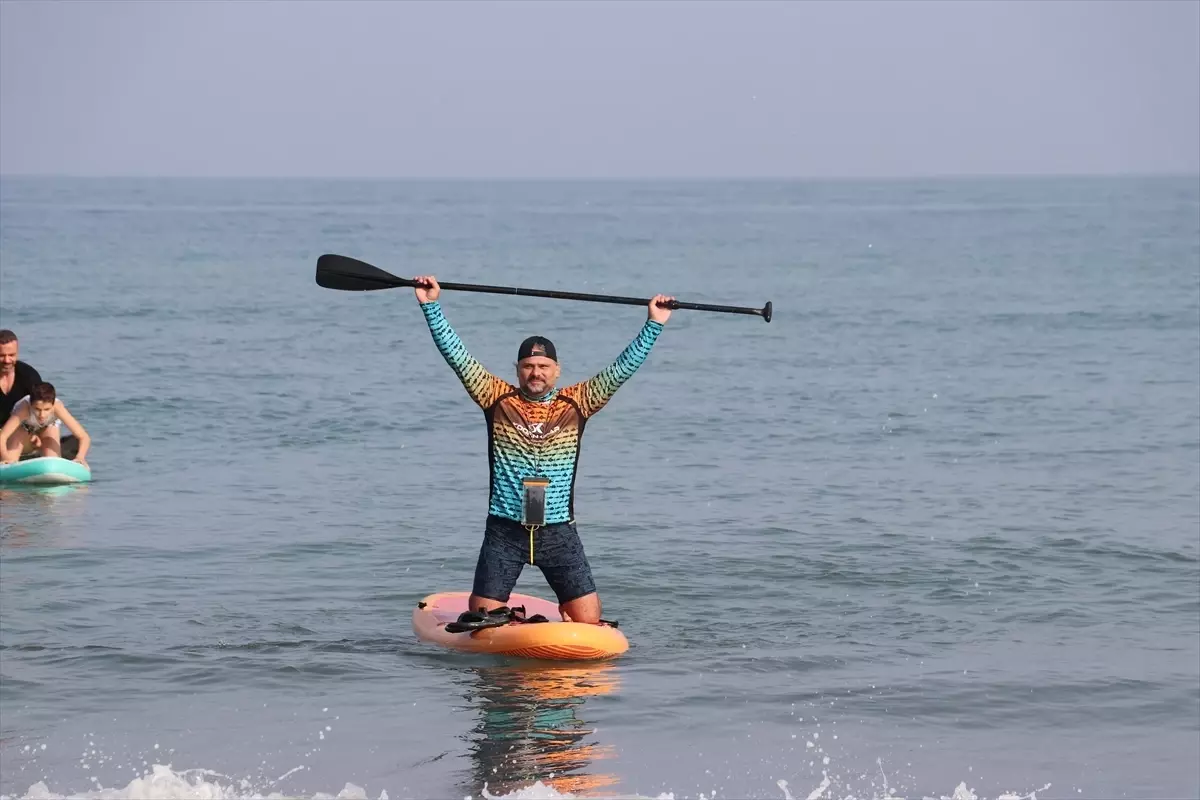 Karadeniz’de Kürek Sörfü Keyfi: Soğuk Hava da Tutkunların Vazgeçmediği Su Sporu