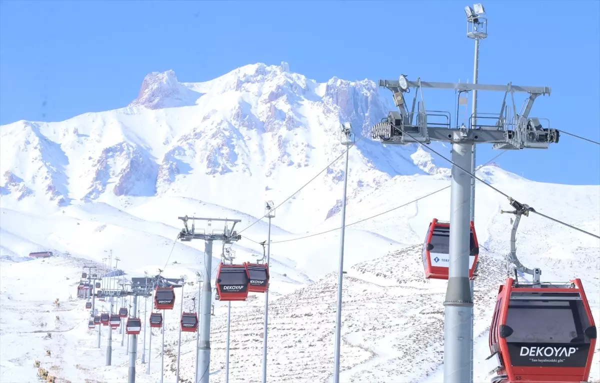 Erciyes Dağı’na Kar Yağdı, Kış Sezonu İçin Hazır