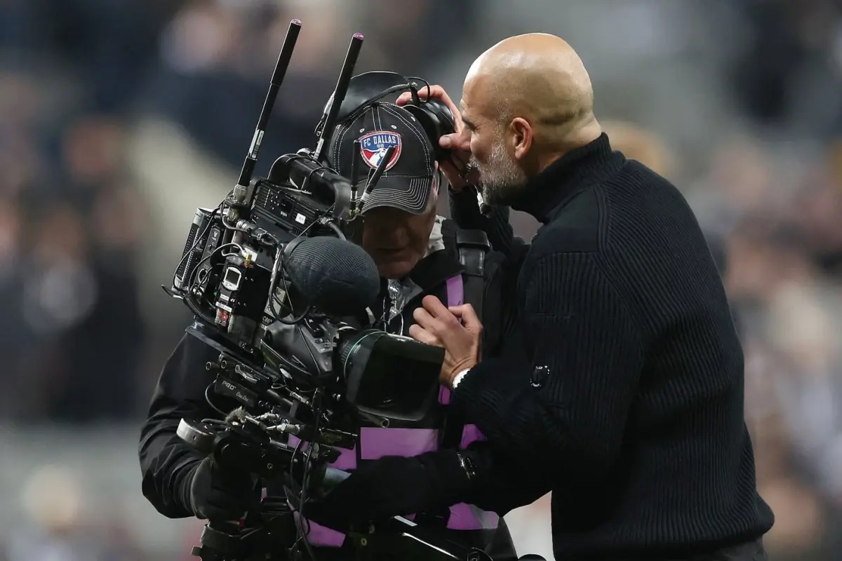 Kaybettiği maç sonrası kameramana tepki gösteren Pep Guardiola özür diledi