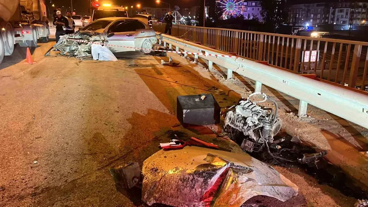 Ağır Yaralı Sürücü, Hurdaya Dönen Araçtan Kurtarıldı